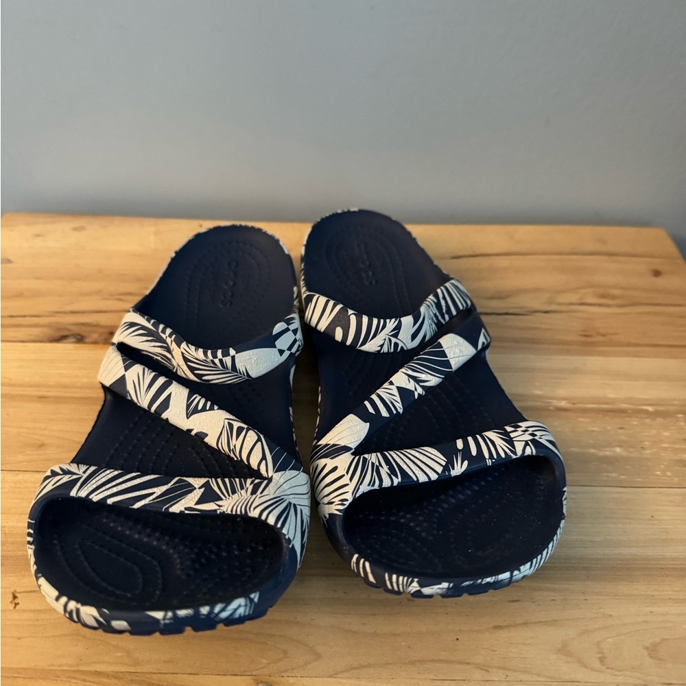 CROCS Navy and White Patterned Sandals
